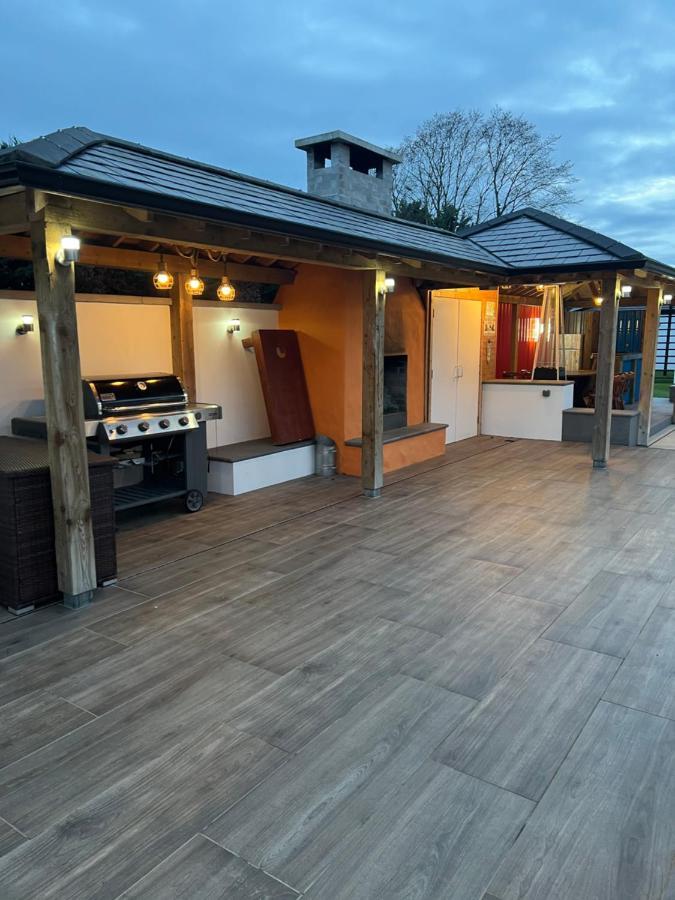 Monkey Bed and breakfast British